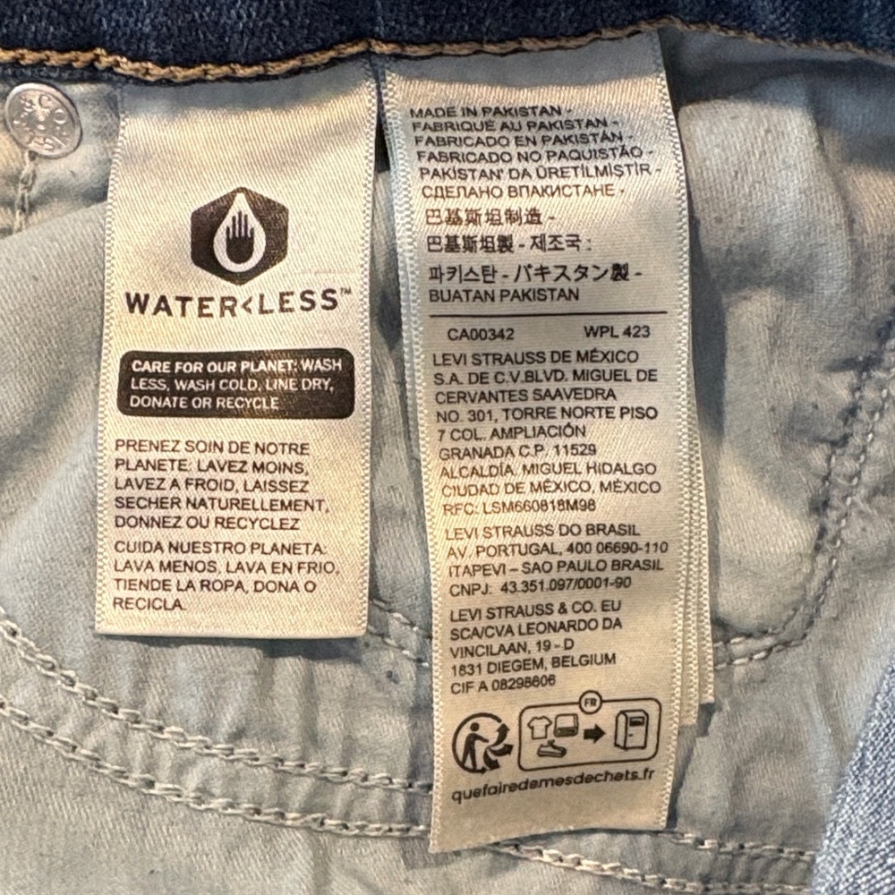 Levi 315 Shaping Bootcut Jeans for Women - Picture 3 of 7